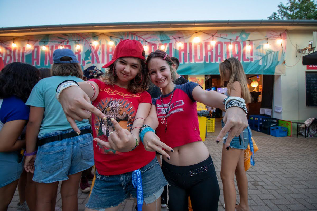 Egy srác a barátnőm helyett Egy srác a barátnőm helyett