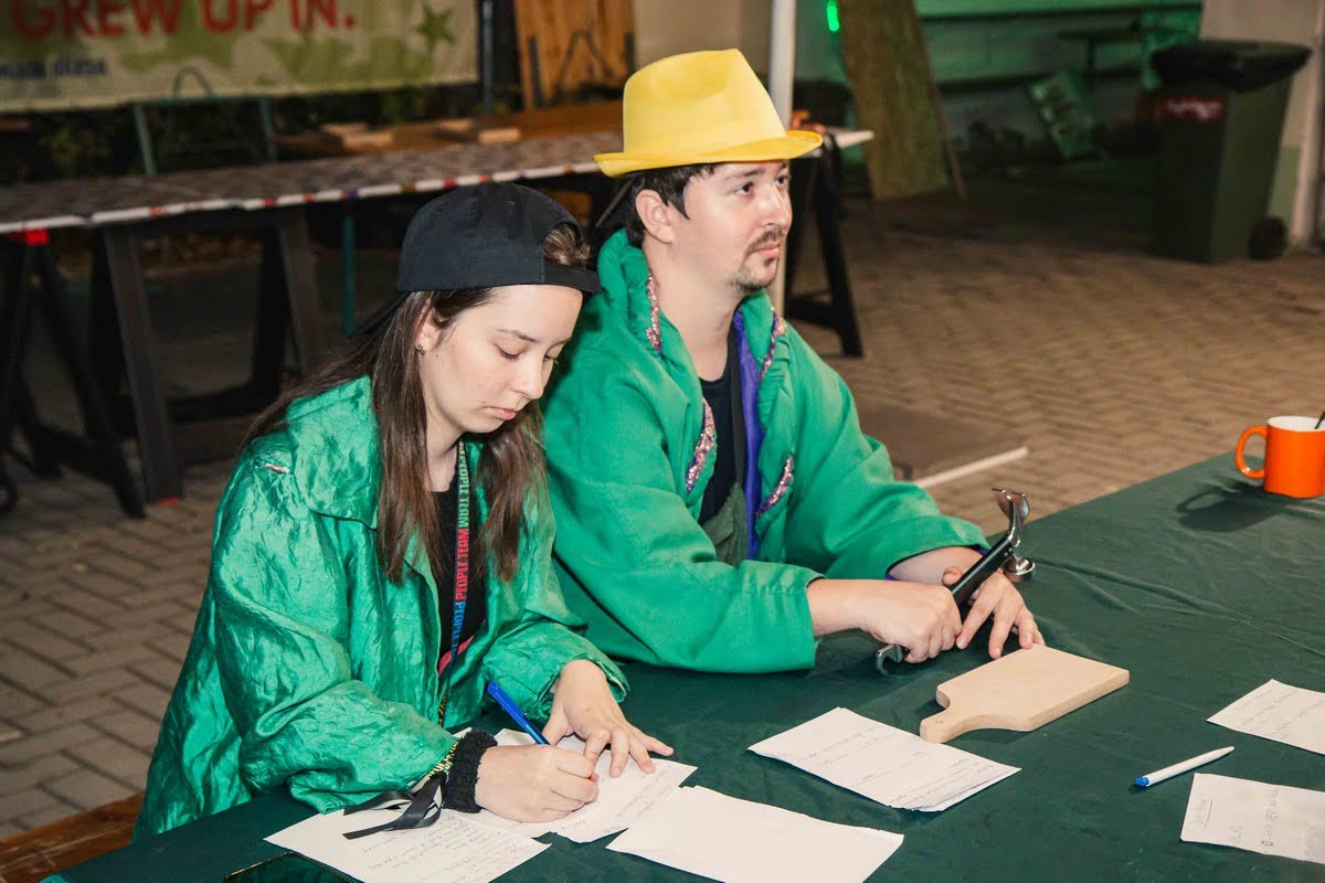 Színház, és ami mögötte van Színház, és ami mögötte van